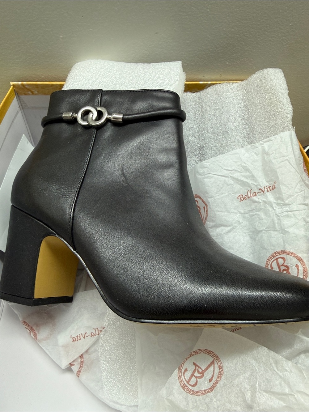 Bella Vita DIAZ Black Leather Ankle Boot Size 9WW NEW